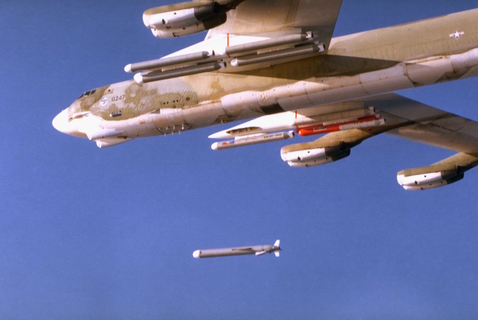 b 52 stratofortress releasing missile