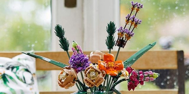 For a Love That Never Dies, Build Your S.O. This Lego Flower Bouquet for  Valentine's Day