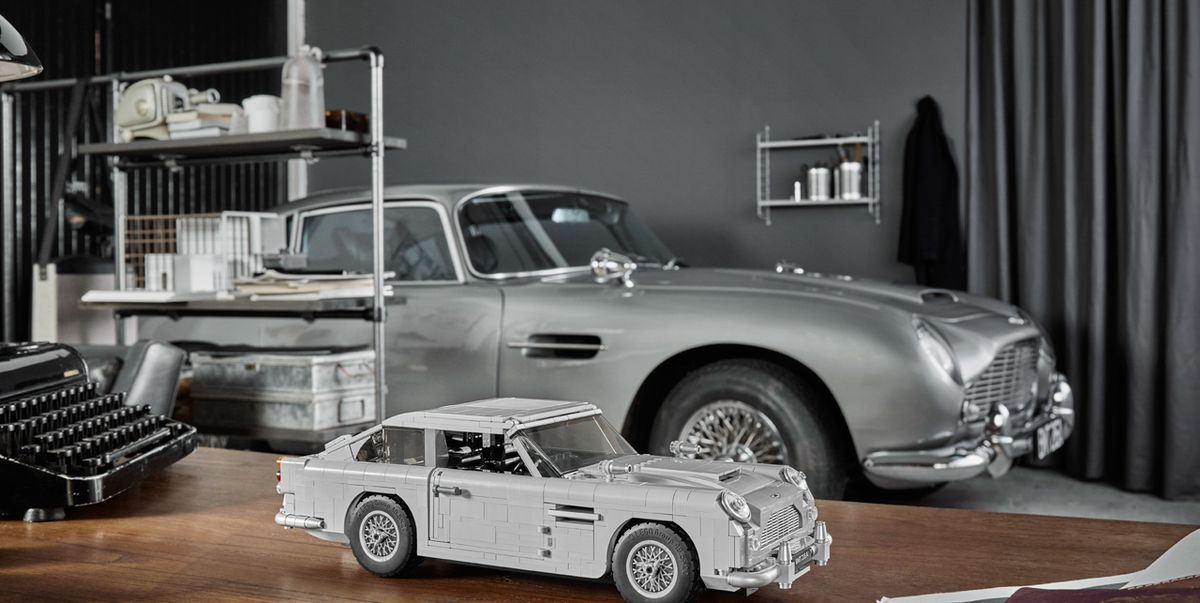 Fan-made LEGO Aston Martin DB5 with working gadgets