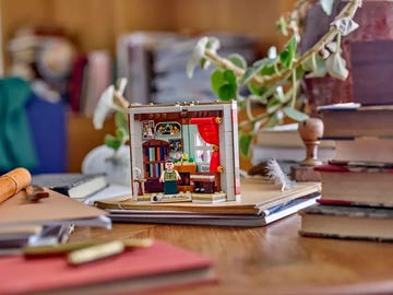 lego® tribute to jane austen’s books (40766)