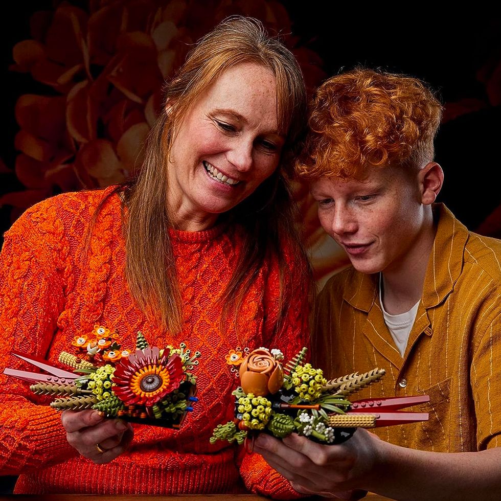 Ring in Fall With This Autumnal Lego Flower Set from