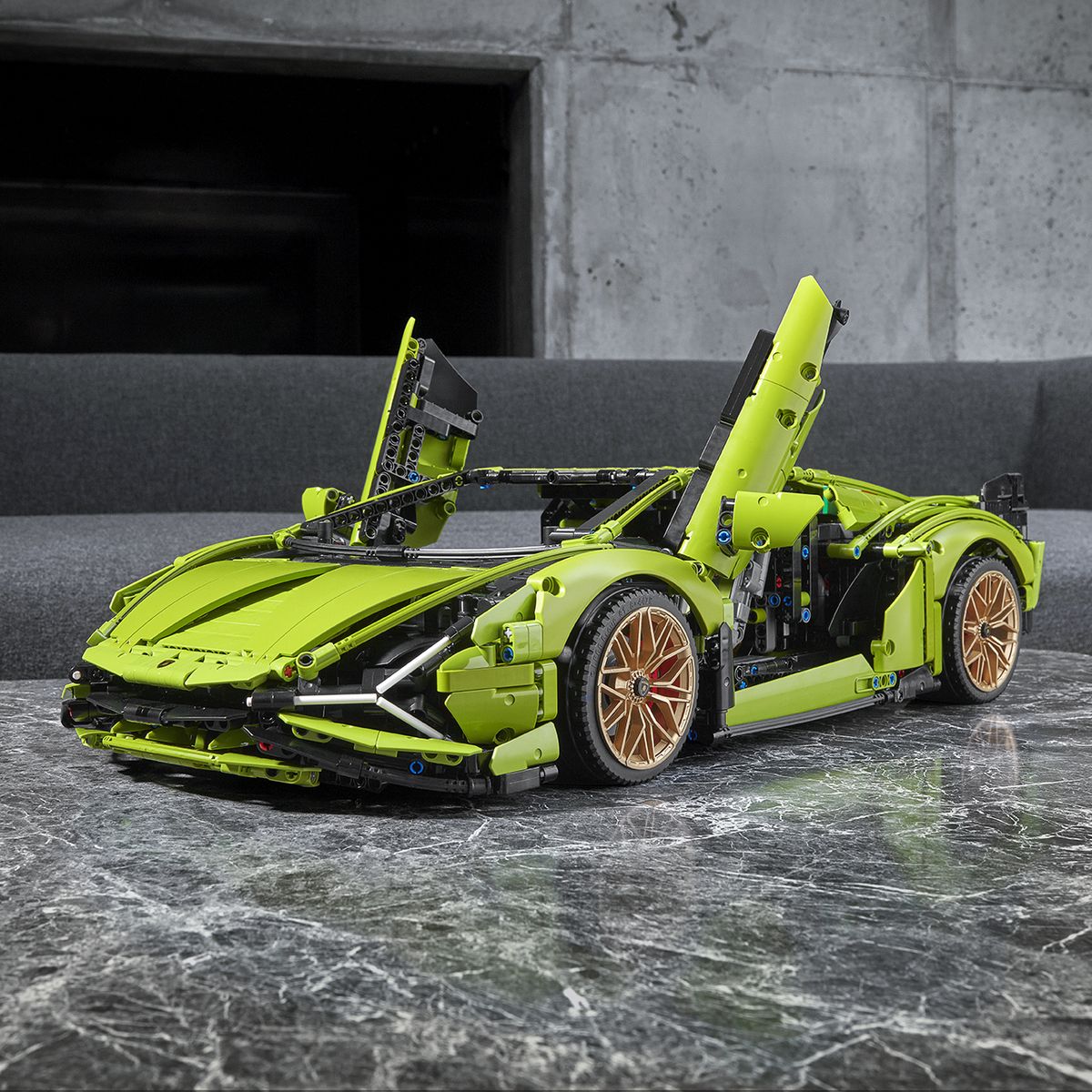 Lego Technic Lamborghini Sián has Scissor Doors, Paddle Shifter
