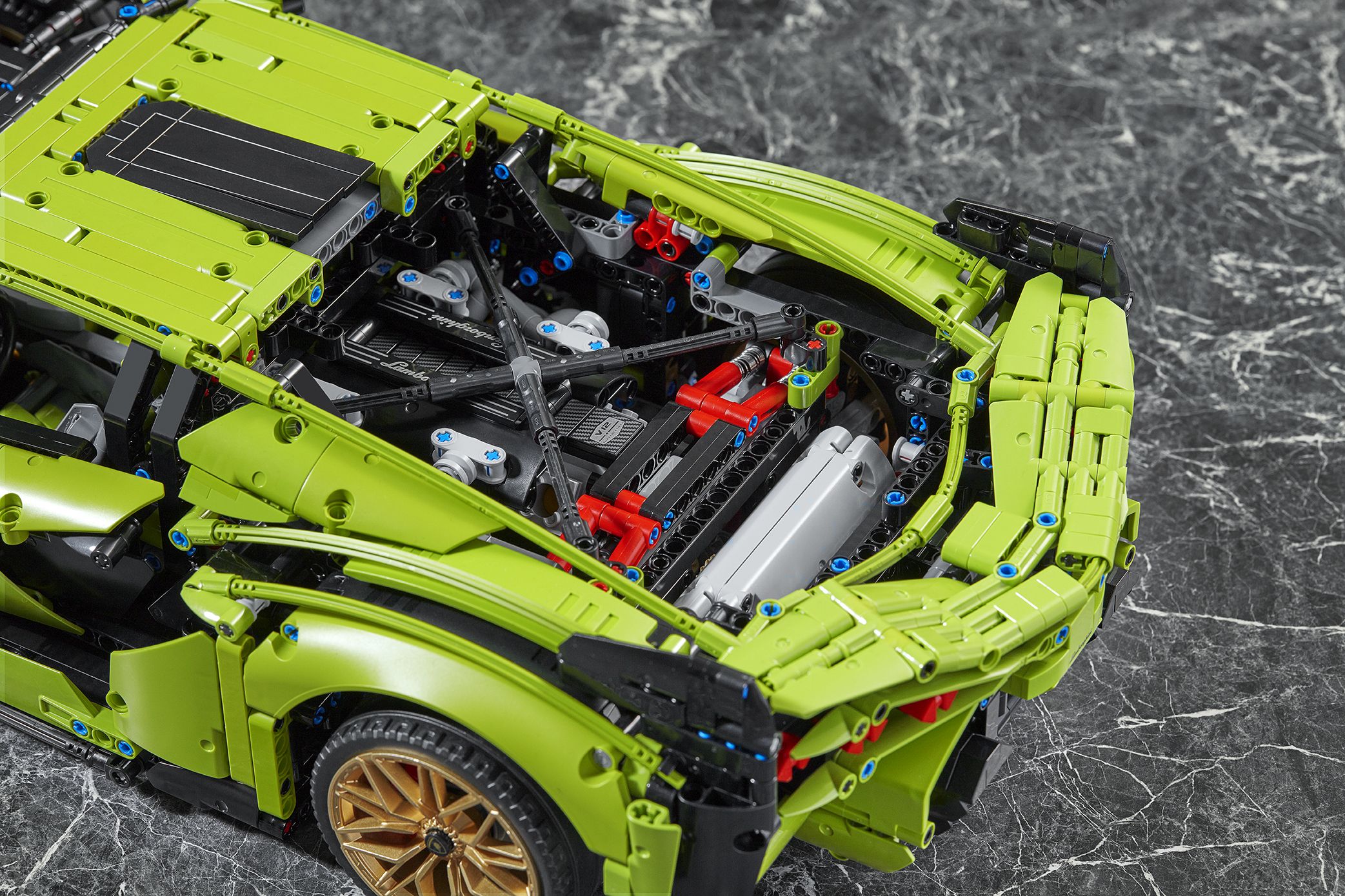 Lego Technic Lamborghini Sián has Scissor Doors, Paddle Shifter