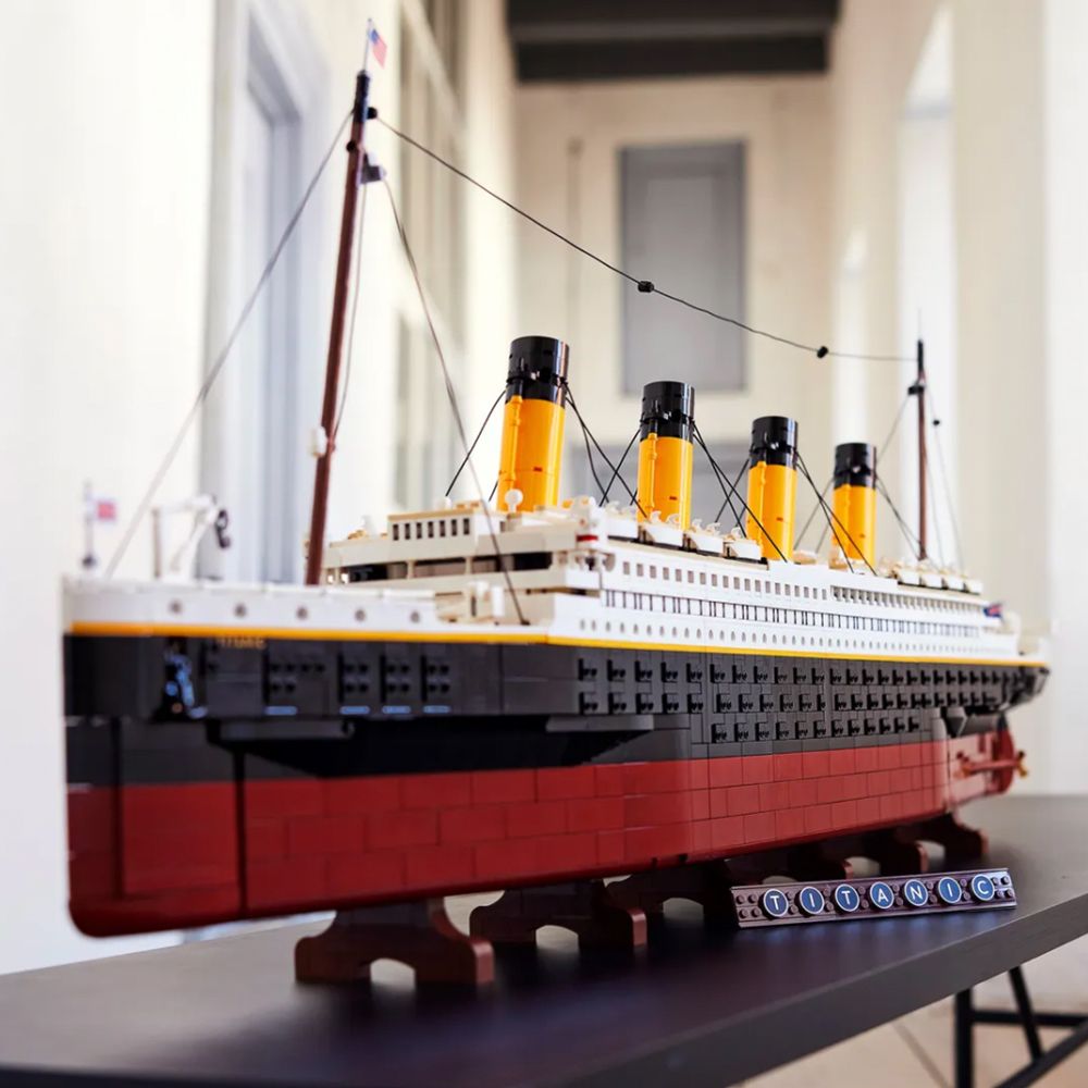 lego titanic 9,090 piece set