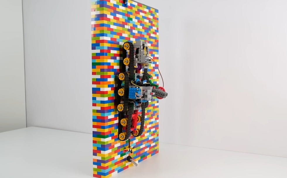 Lego crea una serie de vehículos a control remoto diseñados para escalar muros