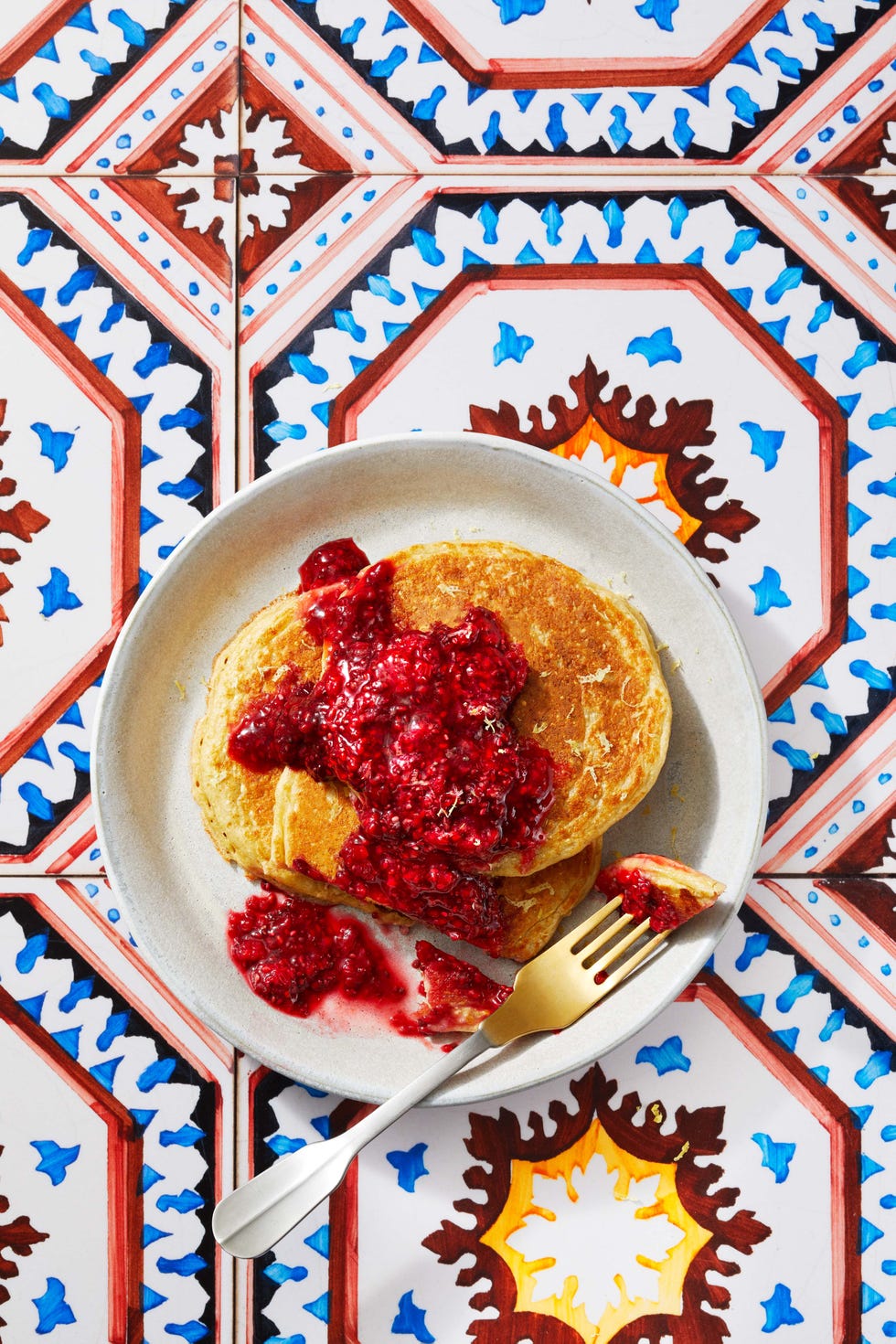 lemon cottage cheese oatcakes with raspberry chia smash