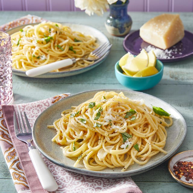 https://hips.hearstapps.com/hmg-prod/images/lemon-pasta-recipe-1-649c5cb80ef5a.jpg?crop=1.00xw:1.00xh;0,0&resize=640:*