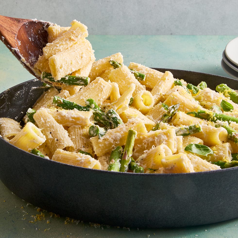 pasta tossed with asparagus and creamy ricotta