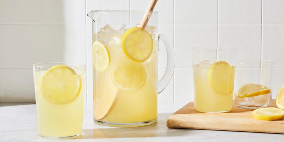 homemade lemonade with lemon slices