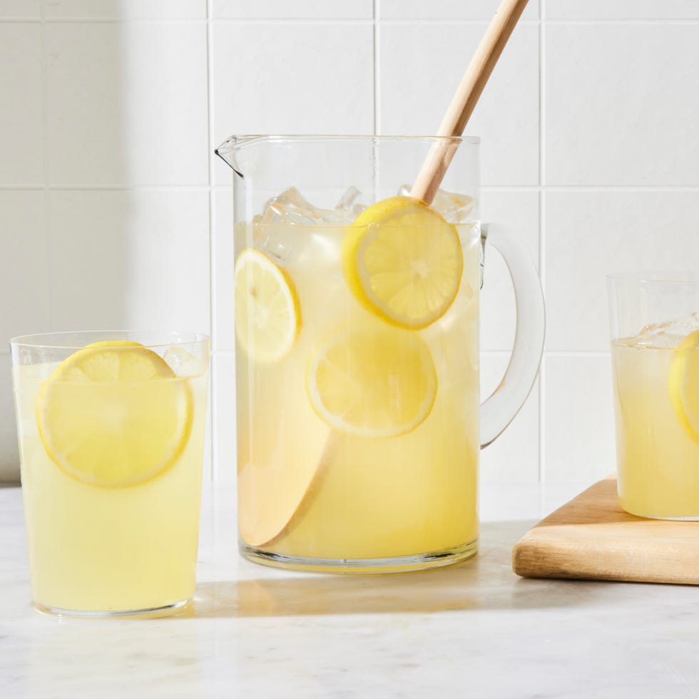 homemade lemonade with lemon slices
