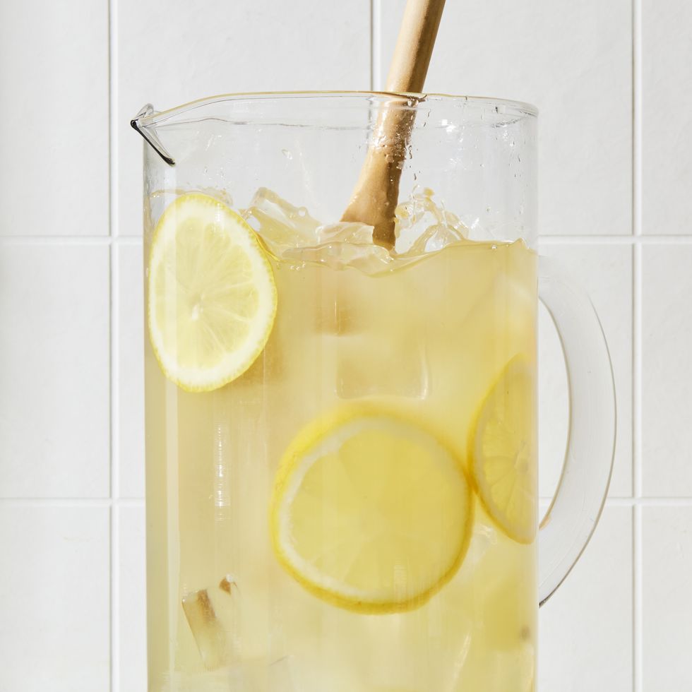homemade lemonade with lemon slices