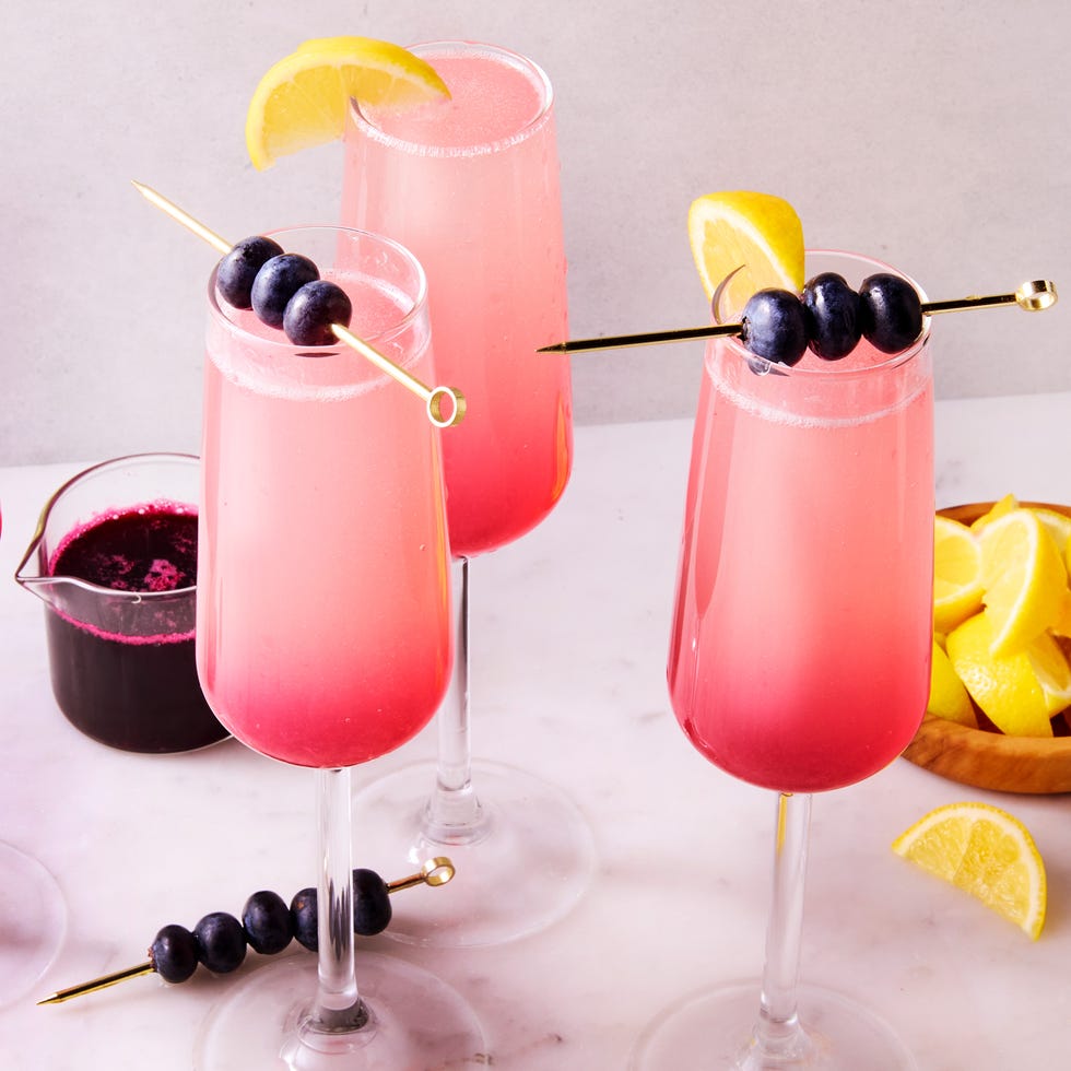 lemonade mimosas with blueberries