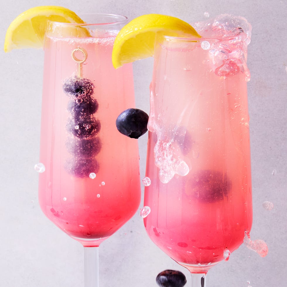 lemonade mimosas with blueberries