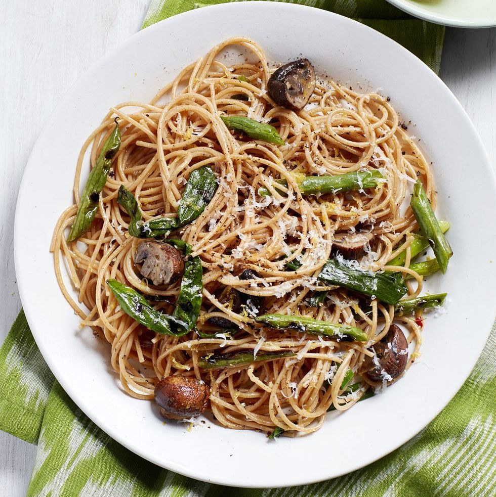 vegan dinner ideas easy  spaghetti with grilled green beans and mushrooms