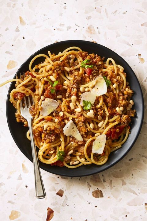 lentil bolognese spaghetti on a black plate