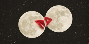 teo full moons kissing