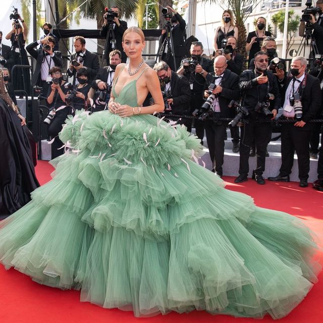 【2021年】第74回カンヌ国際映画祭開催！ セレブのドレス姿に賞賛とサプライズの嵐
