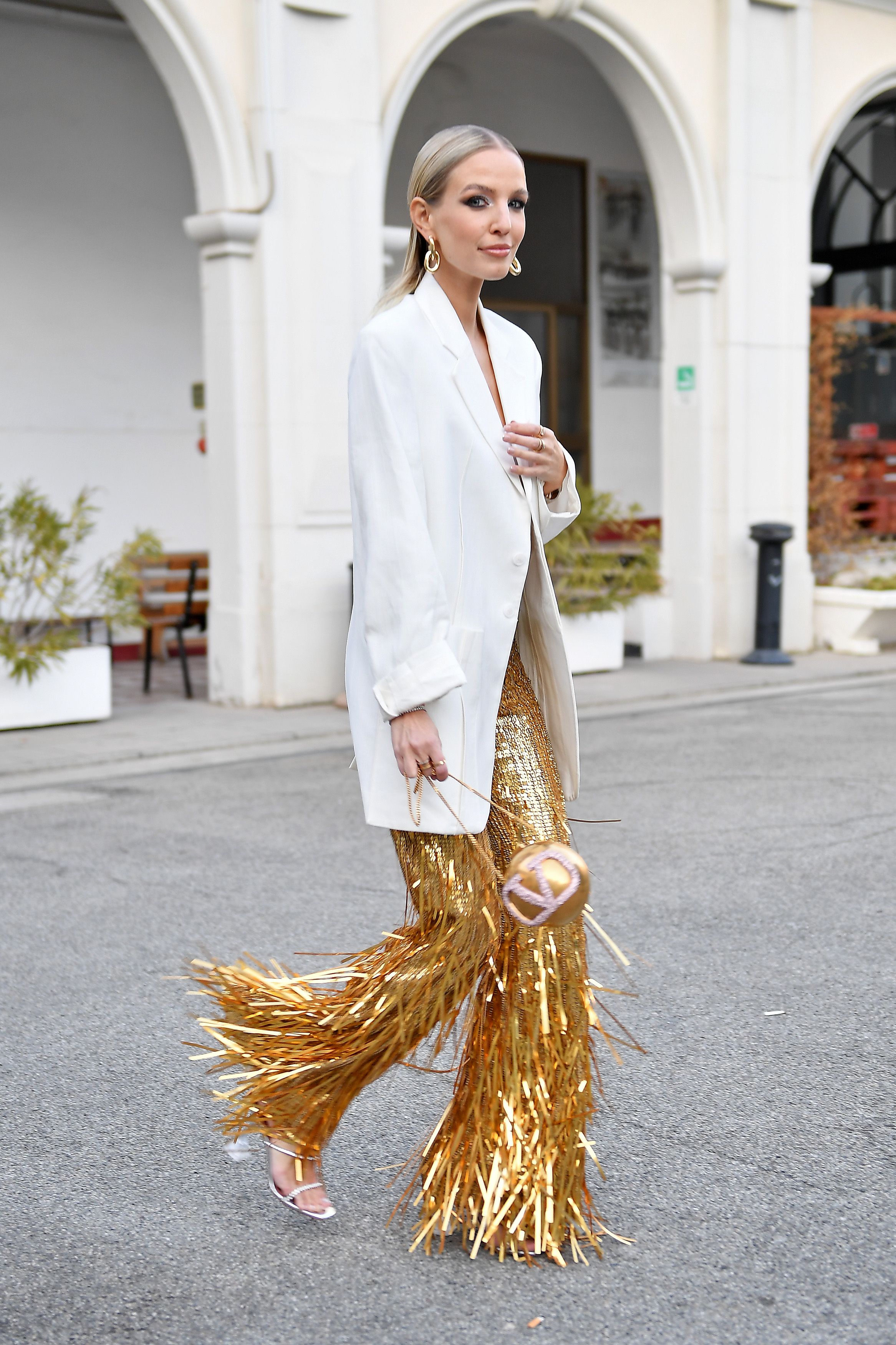 Looks de invitada: cómo vestir moderna y juvenil en una boda