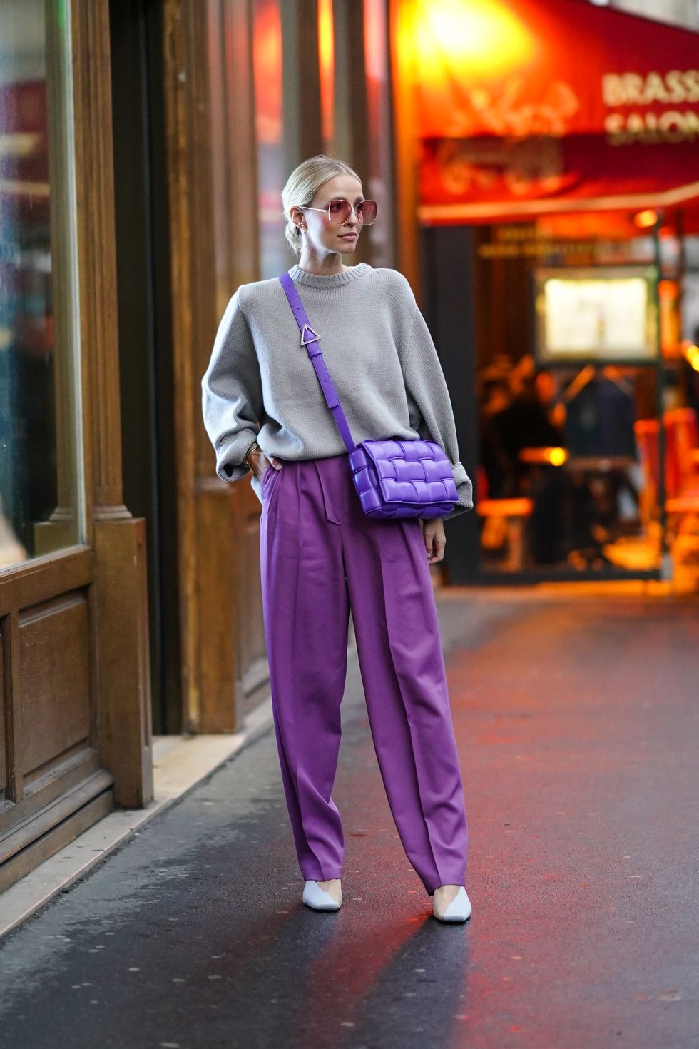come indossare il viola look moda autunno 2022