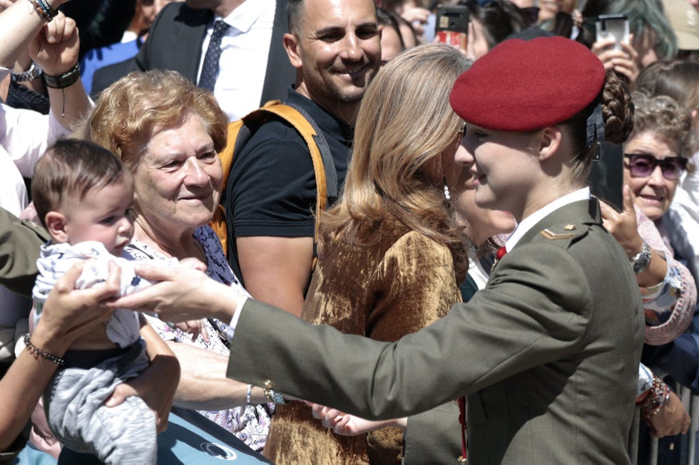 leonor saluda a los ciudadanos en zaragoza