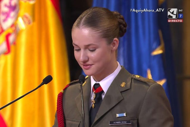 leonor de uniforme militar