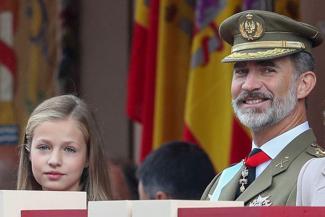 La Princesa Leonor ejerce de heredera situada a la derecha del Rey por primera vez en el desfile del 12 de octubre