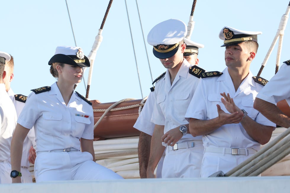 leonor de borbon llega al puerto de las palmas de gran canaria a bordo del buque escuela juan sebastian de elcano