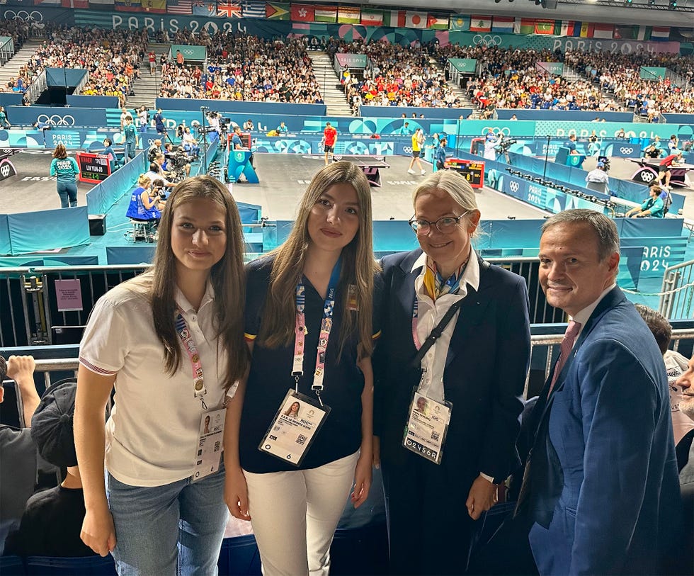 la princesa de asturias y su hermana en el tenis de mesa en las olimpiadas