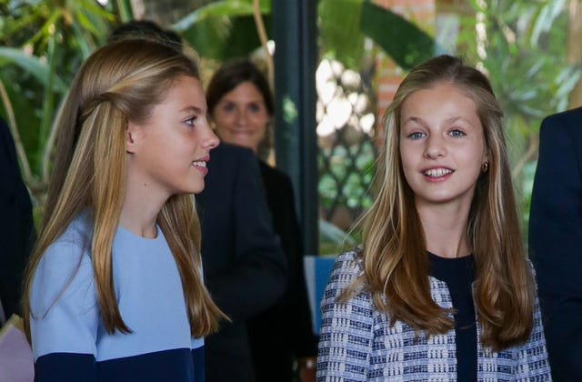 La princesa Leonor y la infanta Sofía estilo looks premios Princesa de Girona