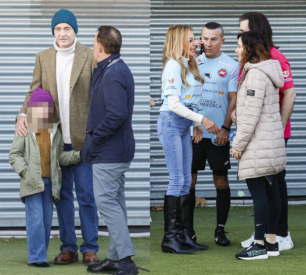 el italiano con su hija y la actriz en un campo de futbol