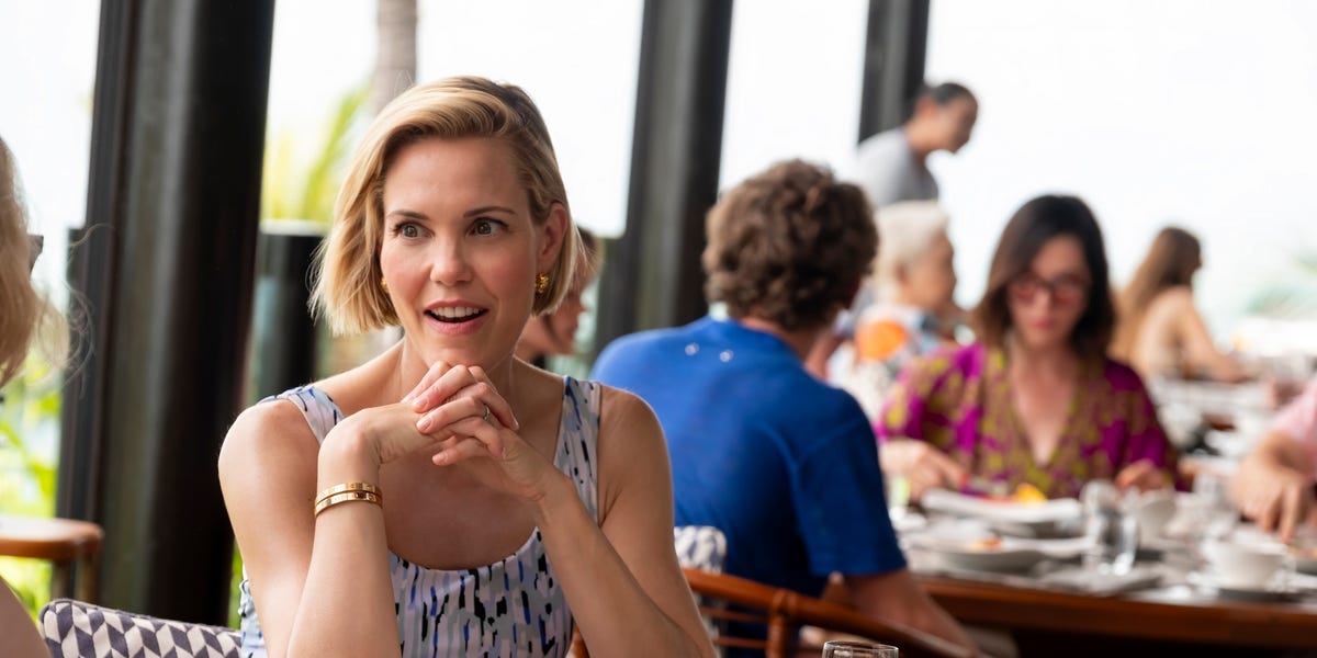 The Lowdown on Leslie Bibb’s Little <i>White Lotus</i> Bob