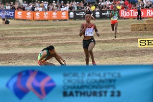 letesenbet gidey cae en la final del mundial de cross