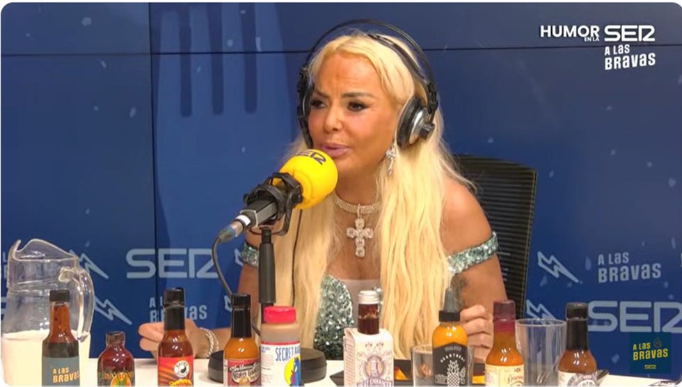 leticia sabater en el podcast a las bravas, en cadena ser, con raul perez
