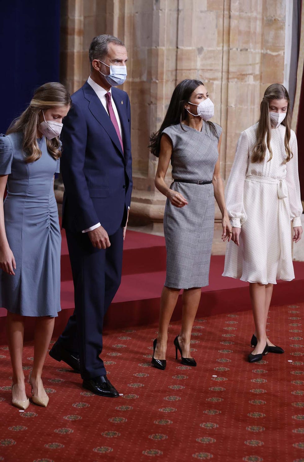 los reyes junto a sus hijas en audiencia con los galardonados con las medallas de asturias 2021