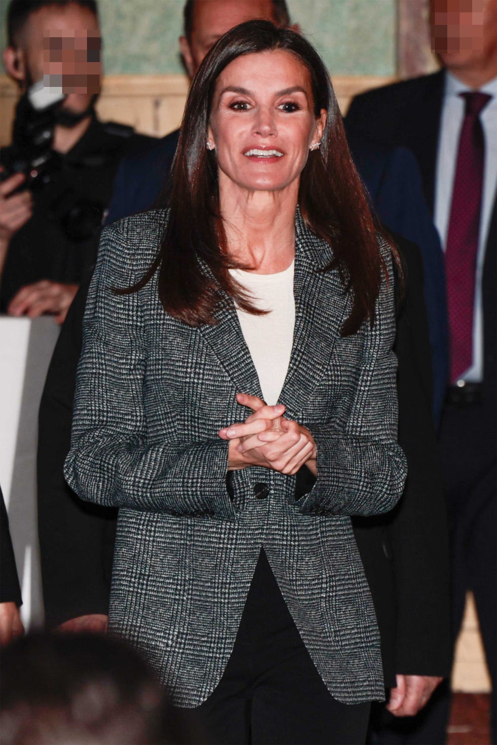letizia con chaqueta de cuadros