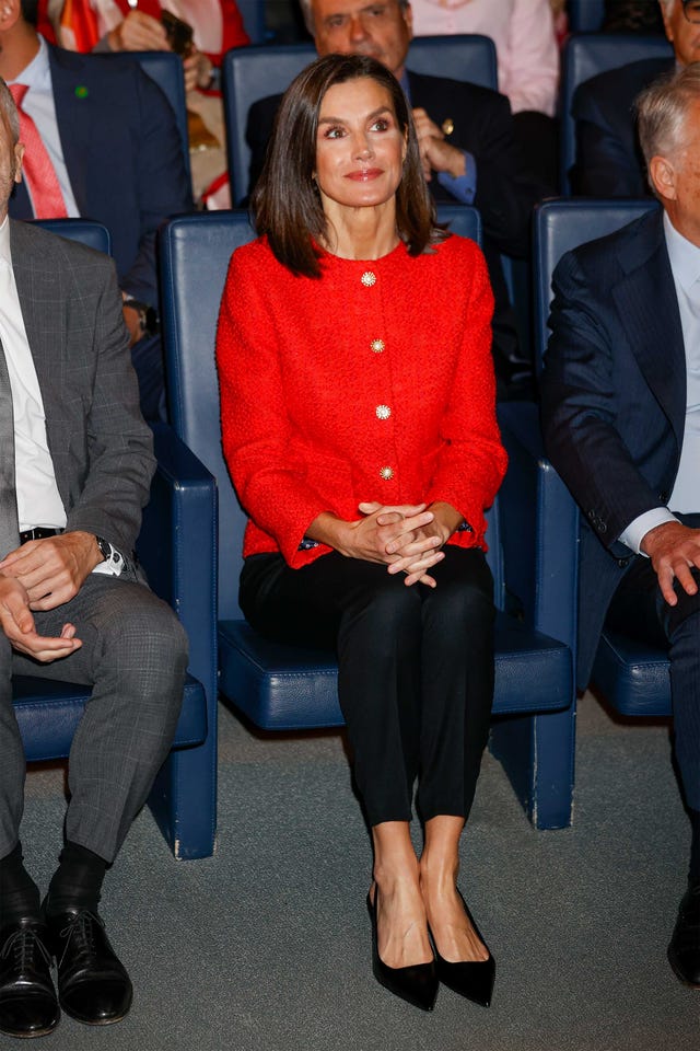 letizia nueva chaqueta roja