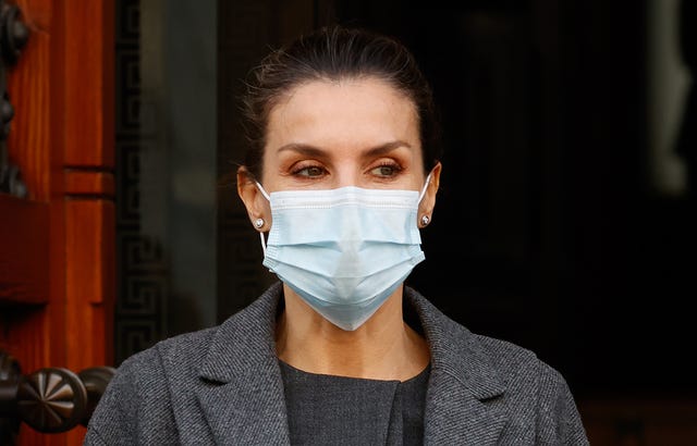 letizia preside una reunión de trabajo de la fundación del español urgente "fundéurae"