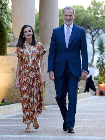 palma de mallorca, spain july 29 king felipe vi of spain and queen letizia of spain host a dinner for authorities at the marivent palace on july 29, 2024 in palma de mallorca, spain photo by carlos alvarezgetty images