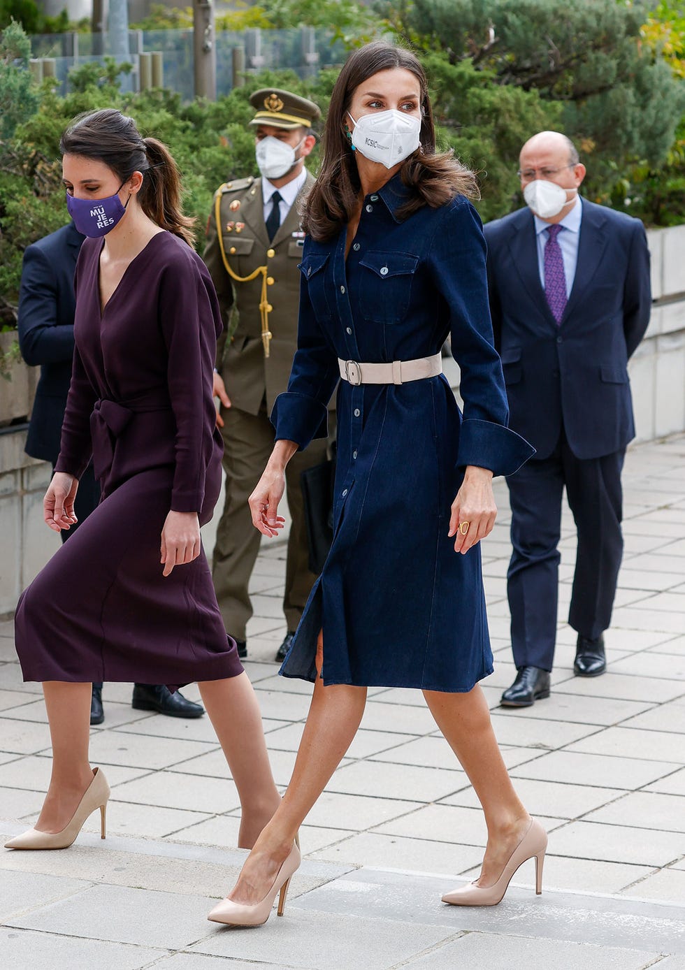 letizia recupera su vestido vaquero, pero le cambia el cinturón ¿error o acierto