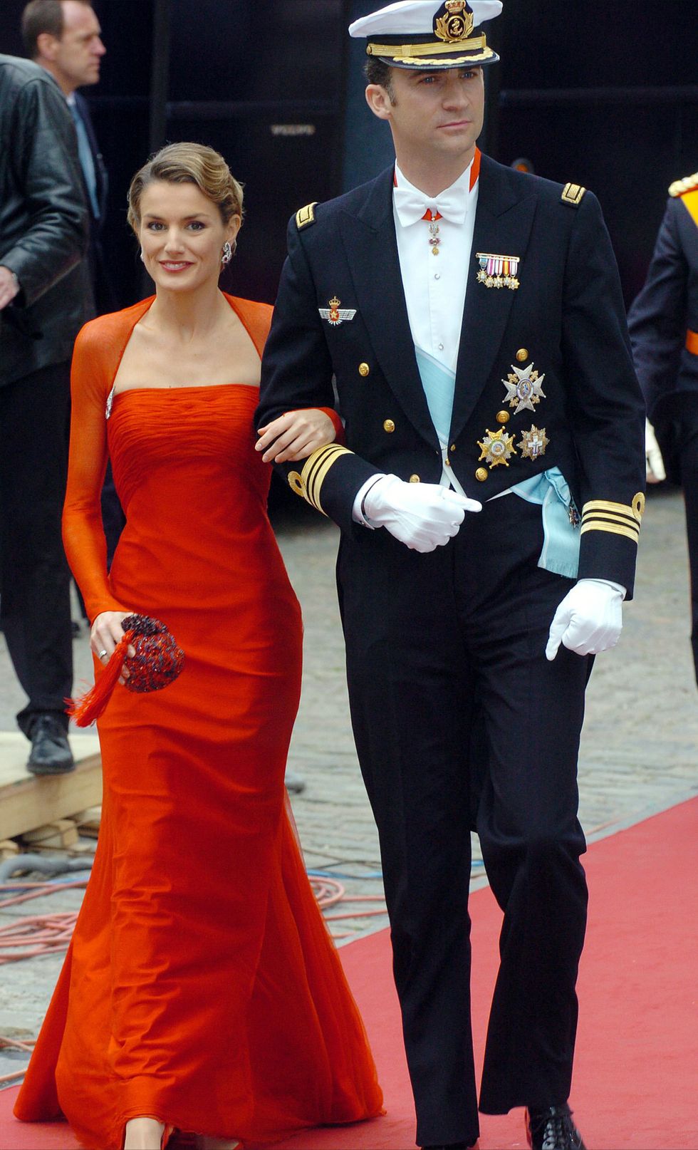 letizia con un vestido rojo de lorenzo caprile