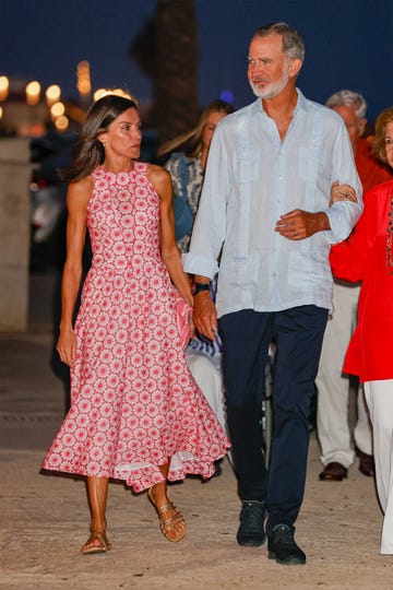 teri hatcher cena en el mismo restaurante que felipe vi y su familia