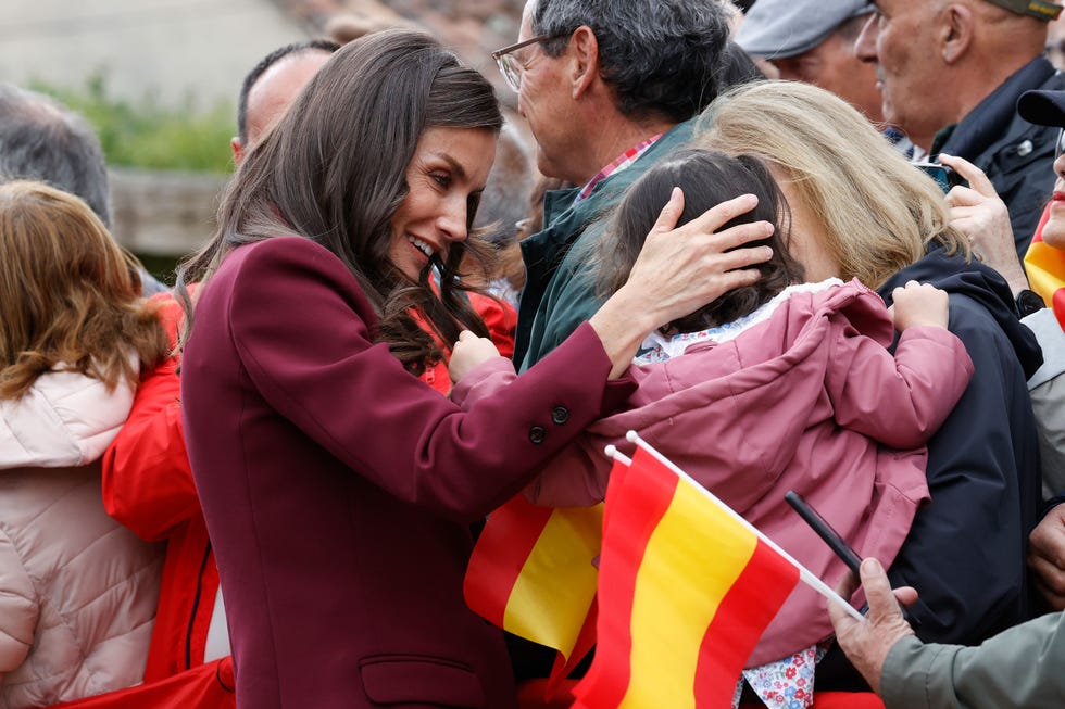 felipe vi y letizia durante su visita a branosera