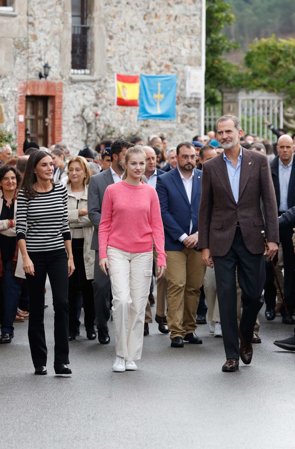 los reyes y la princesa leonor visitan el pueblo ejemplar