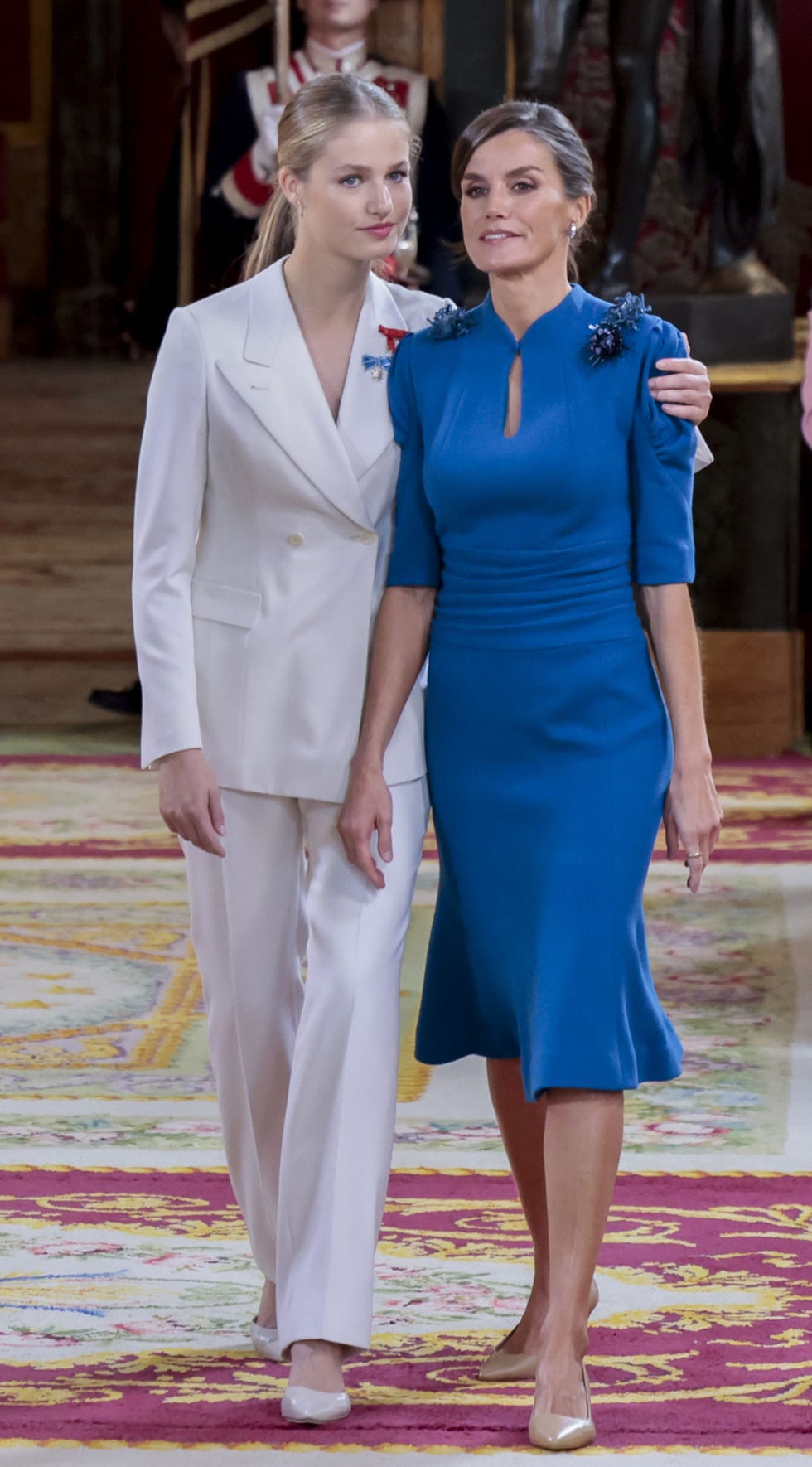 letizia y leonor, sus gestos en el palacio real