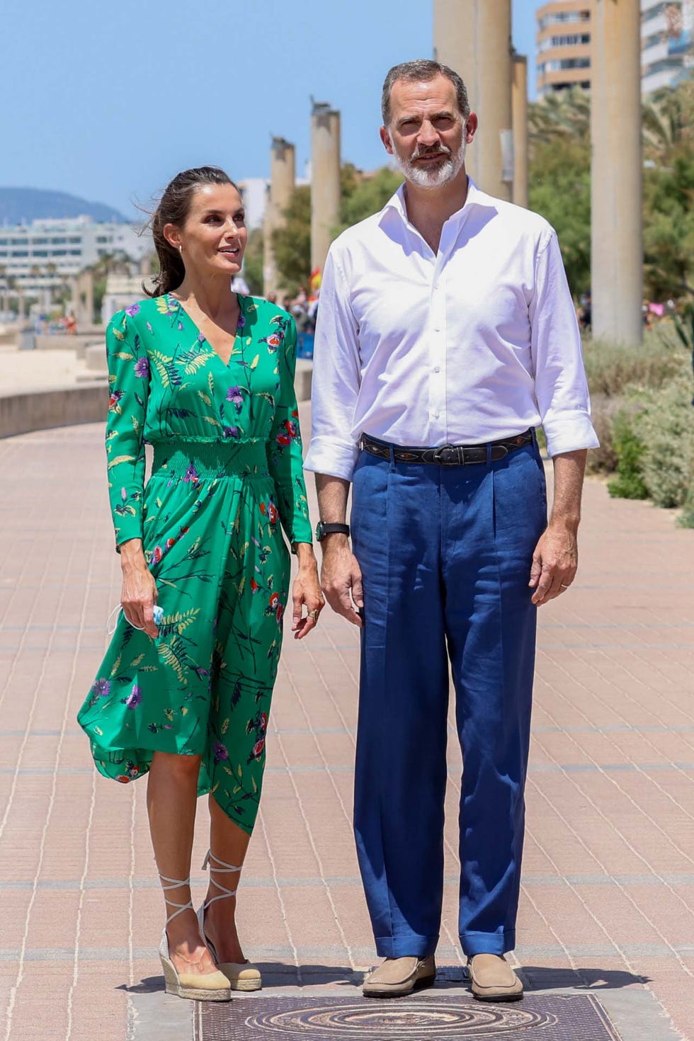 letizia look verde flores