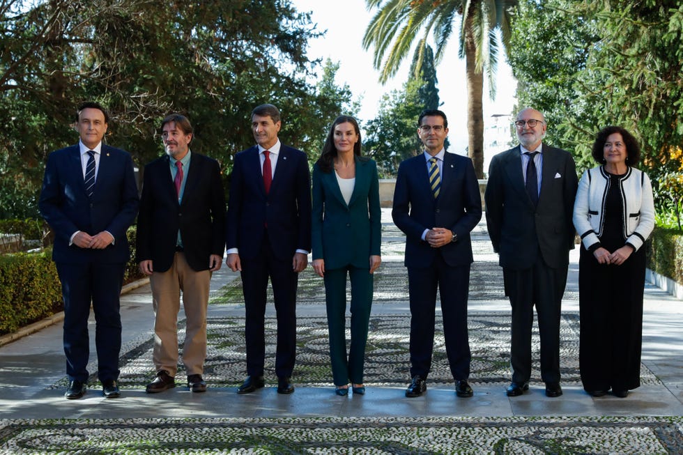 doña letizia en una reunión con los directores de los centros del instituto cervantes