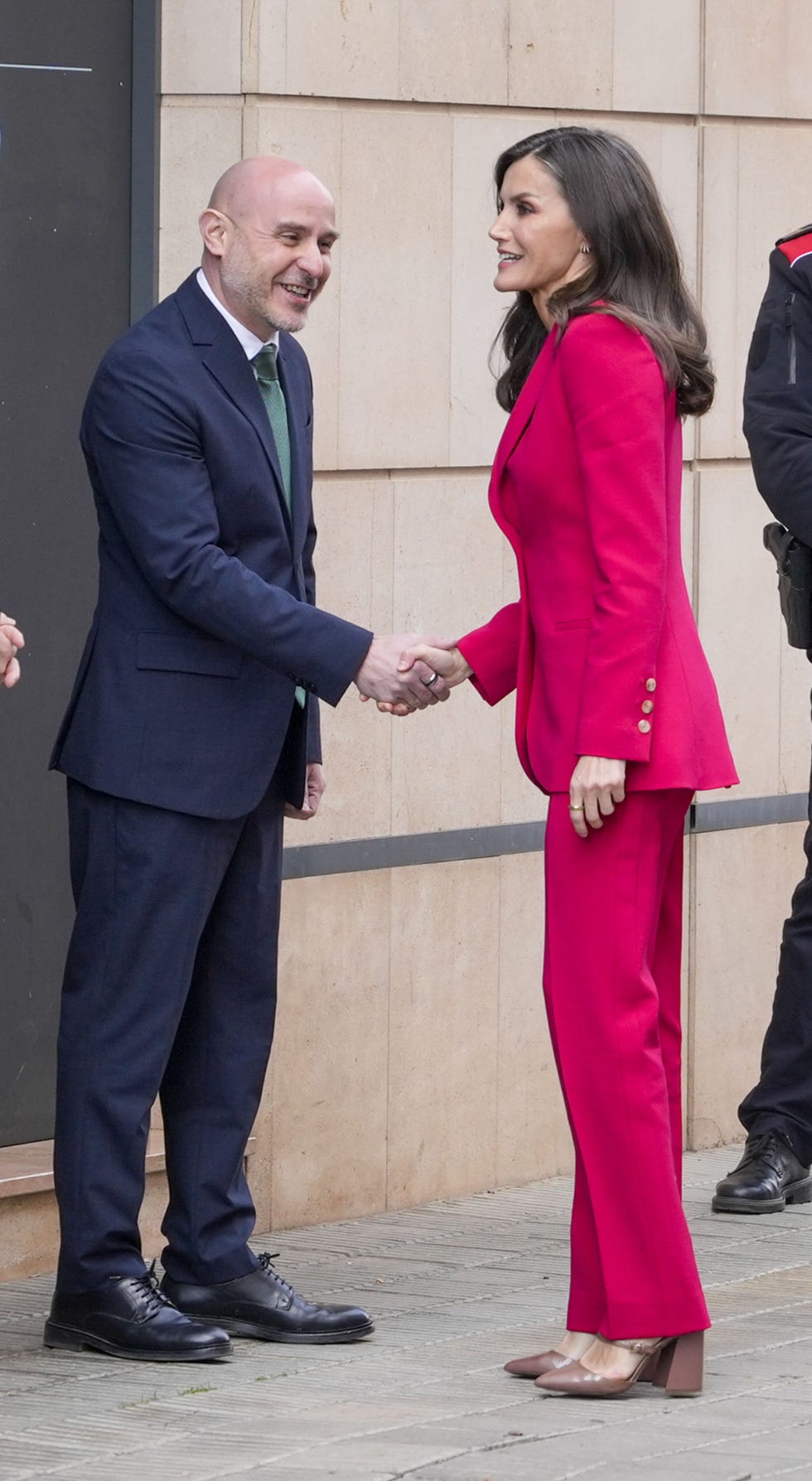 letizia con traje pantalon de carolina herrera en lleida