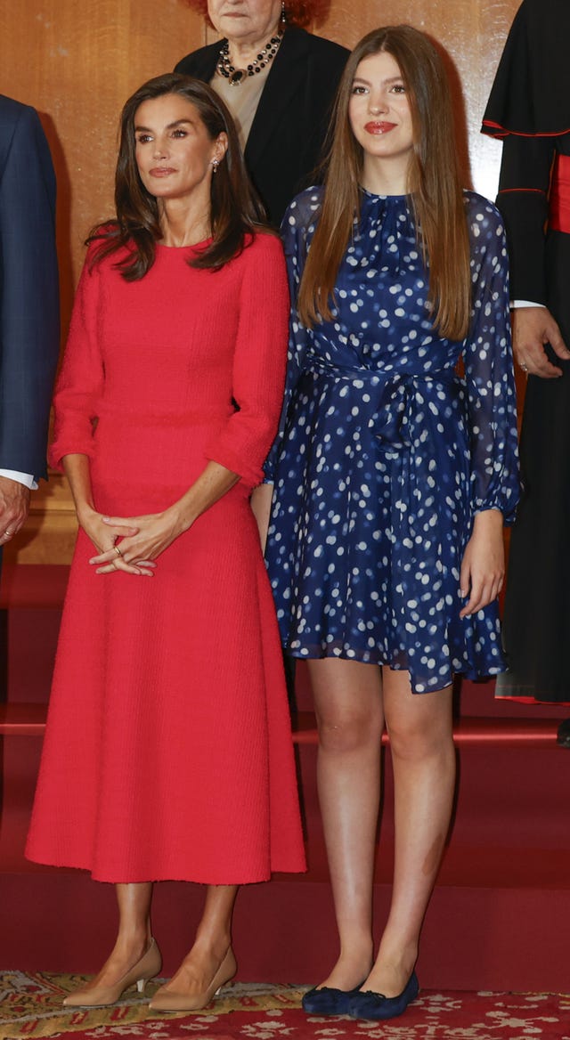 Letizia y su hija Sofia en las audiencias de los Princesa de Asturias sofia de borbon con vestido de carolina herrera