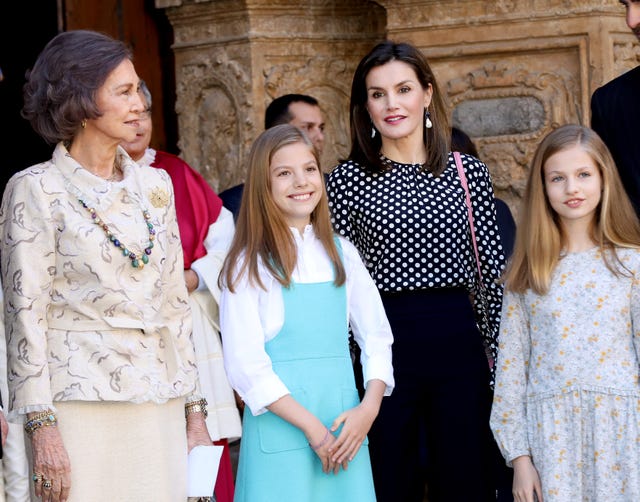 doña sofía y doña letizia, misa de pascua