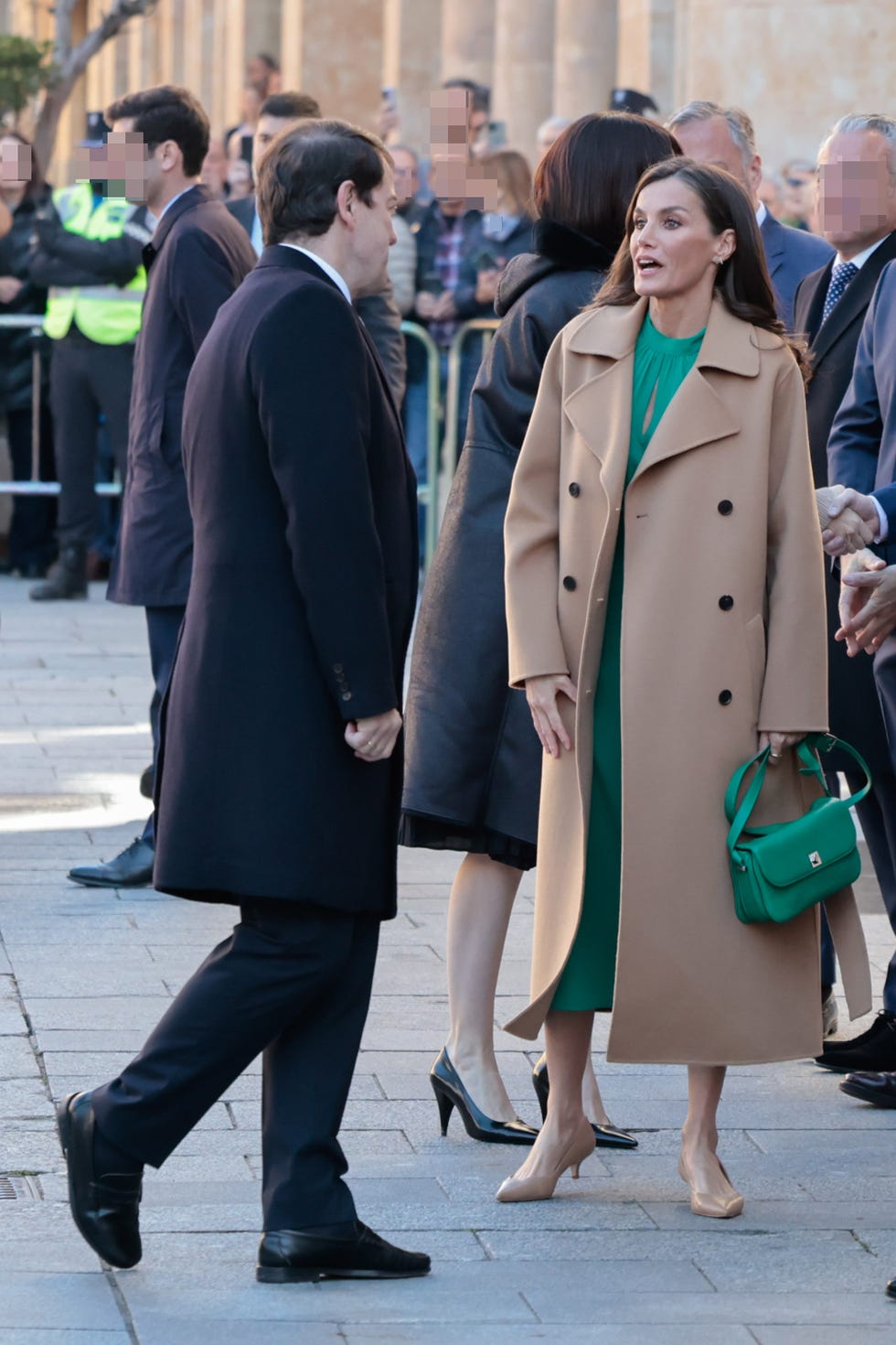 la reina letizia preside la presentacion del proyecto ciudad del espanol en salamanca con vestido verde